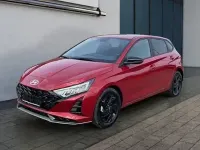 Neu Hyundai i20 Blackline 90 PS (66 kW) 2026 Dragon red Kleinwagen