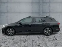 Gebraucht VW Golf VIII R-line 150 PS (110 kW) 2024 Grenadillschwarz metallic Kombi