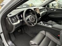 Neu Volvo XC60 Plus 253 PS (186 kW) 2026 Grau SUV