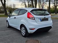 Gebraucht Ford Fiesta 60 PS (44 kW) 2014 Weiß Kleinwagen