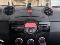 Gebraucht Mazda 2 75 PS (55 kW) 2013 Rot Kleinwagen