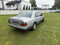 Gebraucht Mercedes E200 136 PS (100 kW) 1995 Silber Limousine