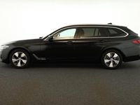 Gebraucht BMW 520 190 PS (139 kW) 2023 Saphirschwarz metallic Kombi