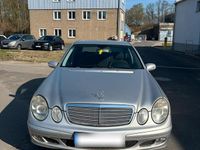Gebraucht Mercedes E220 150 PS (110 kW) 2003 Silber Limousine