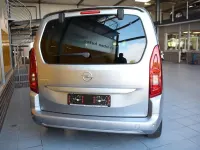 Gebraucht Opel Combo Life Elegance 131 PS (96 kW) 2022 Kontrast grau/quarz silber Van / Kleinbus