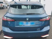 gebraucht BMW 218 Active Tourer 2er 218i in Blau mit Top-Ausst