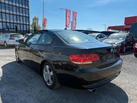 Gebraucht BMW 320 177 PS (130 kW) 2009 Schwarz Coupé