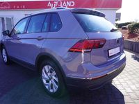 Gebraucht VW Tiguan Active 131 PS (96 kW) 2022 Mondsteingrau SUV