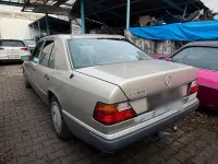 Gebraucht Mercedes E230 136 PS (100 kW) 1992 Beige Limousine