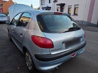 Używany Peugeot 206 Premium 75 KM (55 kW) 2000 Srebrny Sedan/Limuzyna
