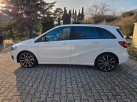 Gebraucht Mercedes B220 Night 177 PS (130 kW) 2017 Weiß Van / Kleinbus