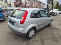 Gebraucht Ford Fiesta Basis 69 PS (50 kW) 2007 Polarsilber metallic Kleinwagen