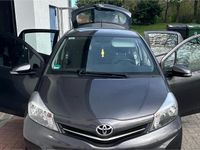 Gebraucht Toyota Yaris 69 PS (50 kW) 2014 Grau Kleinwagen