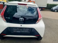 Gebraucht Toyota Aygo 69 PS (50 kW) 2017 Weiß Kleinwagen
