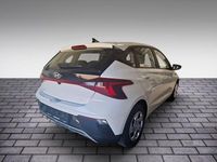 Neu Hyundai i20 Select 101 PS (74 kW) 2025 Atlas white Limousine