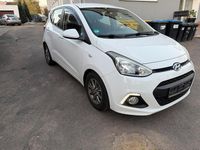 Gebraucht Hyundai i10 87 PS (63 kW) 2014 Weiß Kleinwagen
