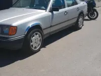 Gebraucht Mercedes E260 160 PS (117 kW) 1987 Silber Limousine