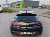 Gebraucht Opel Astra GTC 140 PS (102 kW) 2015 Schwarz Coupé