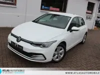 Second-hand VW Golf VIII Life 110 CP (80 kW) 2023 Alb Berlinǎ