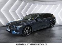 Gebraucht Volvo V60 Plus 349 PS (256 kW) 2025 72300 denim blue Kombi