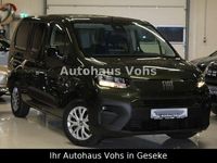 Neu Fiat Doblò 131 PS (96 kW) 2025 Grün Van / Kleinbus