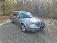 Gebraucht VW Passat 131 PS (96 kW) 2002 Grau Kombi