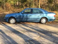 Gebraucht Mercedes E200 Elegance 136 PS (100 kW) 1999 Blau Limousine