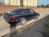 Gebraucht Mercedes E220 150 PS (110 kW) 2003 Schwarz Limousine