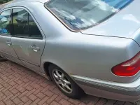 Gebraucht Mercedes E200 Elegance 163 PS (119 kW) 2001 Silber Limousine