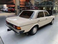 Gebraucht Mercedes E230 125 PS (91 kW) 1983 Beige Limousine