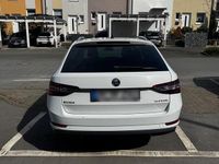 Gebraucht Skoda Superb Style 180 PS (132 kW) 2018 Weiß Kombi