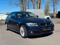 Gebraucht BMW 320 184 PS (135 kW) 2011 Blau Limousine