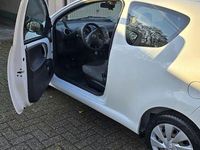 Używany Toyota Aygo Cool 68 KM (50 kW) 2012 Biały Hatchback