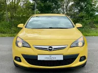 Używany Opel Astra GTC Edition 101 KM (74 kW) 2012 Żółty Coupe