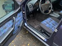 Gebraucht Mercedes C180 122 PS (89 kW) 1997 Blau Limousine