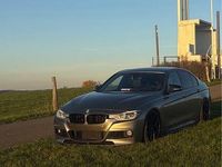Gebraucht BMW 330 252 PS (185 kW) 2017 Gold Limousine