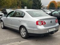 Używany VW Passat Highline 140 KM (102 kW) 2006 Srebrny Sedan/Limuzyna