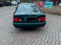 Gebraucht Mercedes E230 150 PS (110 kW) 1995 Grün Limousine