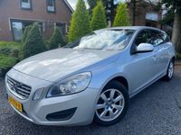 Gebraucht Volvo V60 Kinetic 179 PS (131 kW) 2012 Grau Kombi
