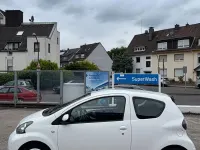 Gebraucht Toyota Aygo 68 PS (50 kW) 2013 Weiß Kleinwagen