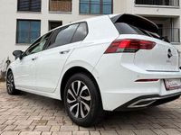 Gebraucht VW Golf VIII Active 131 PS (96 kW) 2022 Weiß Limousine