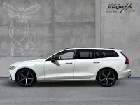 Gebraucht Volvo V60 Plus 398 PS (292 kW) 2022 Crystal white pearl / metallic Kombi