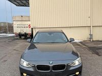 Gebraucht BMW 318 Sport Line 150 PS (110 kW) 2013 Grau Kombi