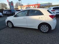 Gebraucht Kia Rio Edition 7 84 PS (61 kW) 2018 Weiß Limousine