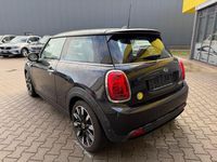 Gebraucht Mini Cooper SE 135 kW (184 PS) 2022 Schwarz Kleinwagen