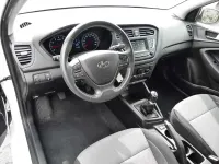 Gebraucht Hyundai i20 Select 75 PS (55 kW) 2019 Polar white / sol Kleinwagen
