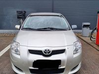 Gebraucht Toyota Auris 132 PS (97 kW) 2009 Silber Kleinwagen