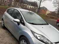 Gebraucht Ford Fiesta 82 PS (60 kW) 2010 Polarsilber metallic Kleinwagen