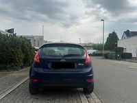 Gebraucht Ford Fiesta 60 PS (44 kW) 2011 Blau Kleinwagen