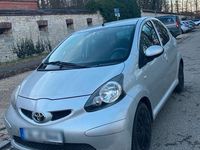 Gebraucht Toyota Aygo 69 PS (50 kW) 2008 Silber Kleinwagen